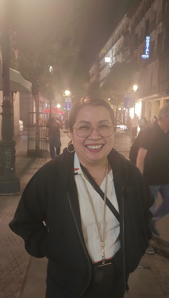 Picture of Tita, the mother of a student who relocated to Europe with Filipinas Abroad